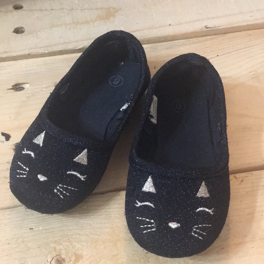 Adorable Cat Shoes 🖤😻